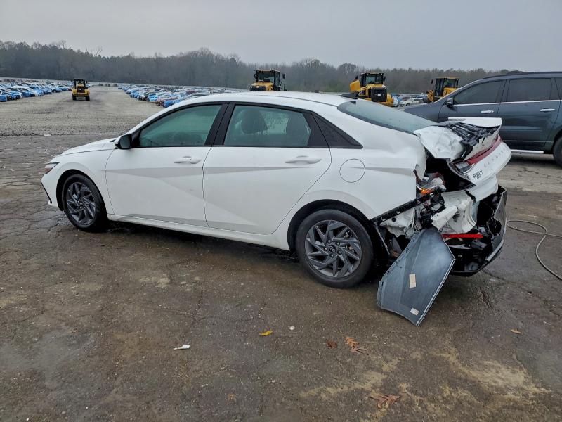 Фото 2 - HYUNDAI ELANTRA