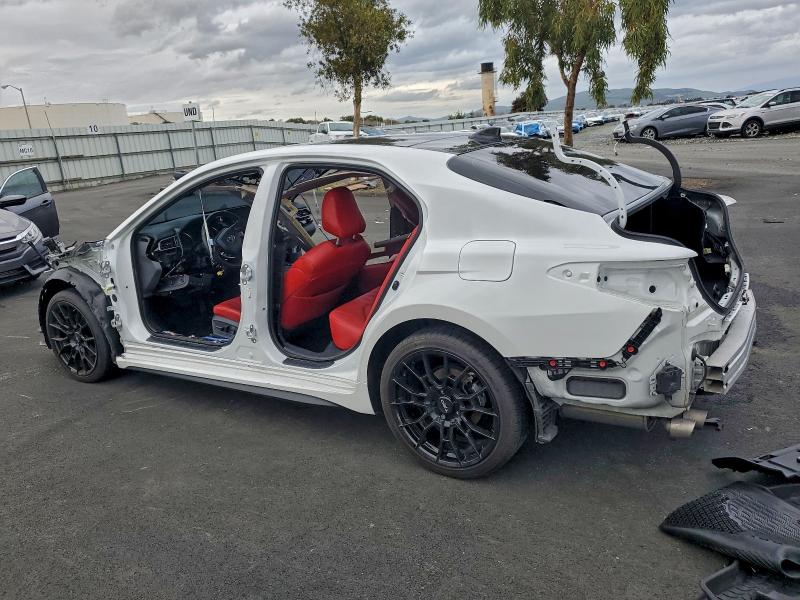 Фото 2 - TOYOTA CAMRY