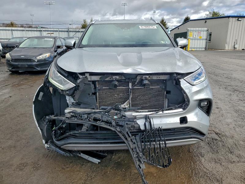 Фото 5 - TOYOTA HIGHLANDER