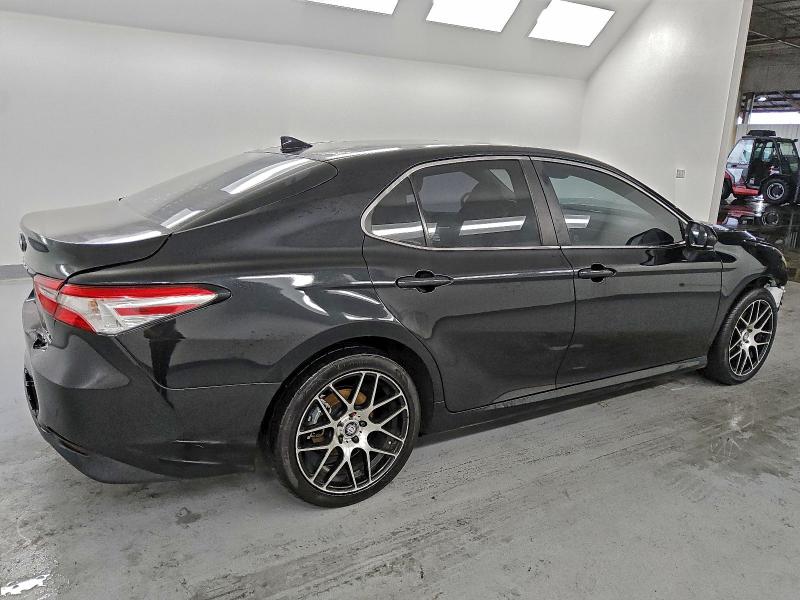 Фото 3 - TOYOTA CAMRY