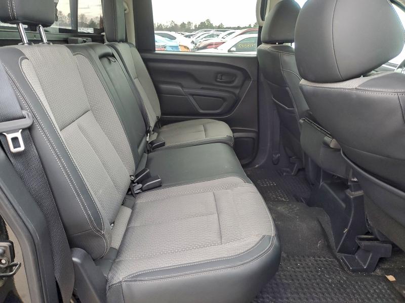 Фото 10 - NISSAN TITAN