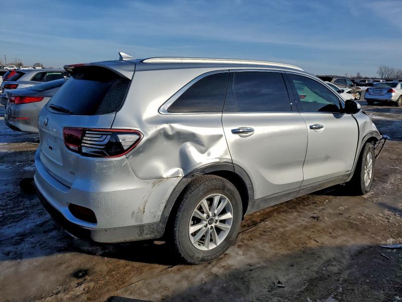 Фото 3 - KIA SORENTO