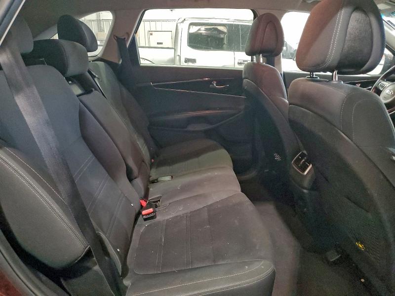 Фото 11 - KIA SORENTO