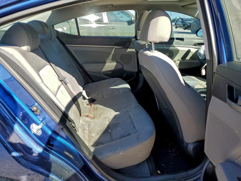 Фото 10 - HYUNDAI ELANTRA