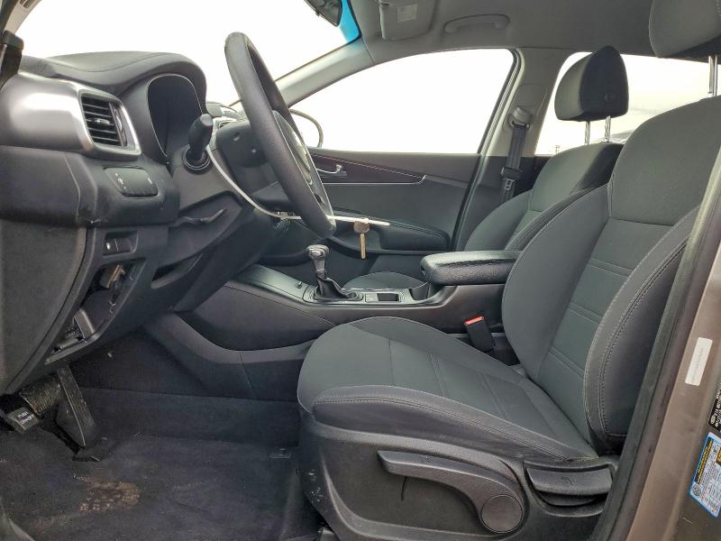 Фото 7 - KIA SORENTO