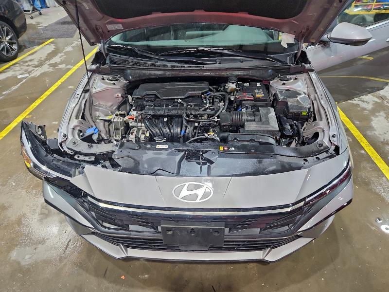 Фото 11 - HYUNDAI ELANTRA