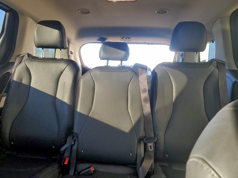 Фото 10 - KIA CARNIVAL E