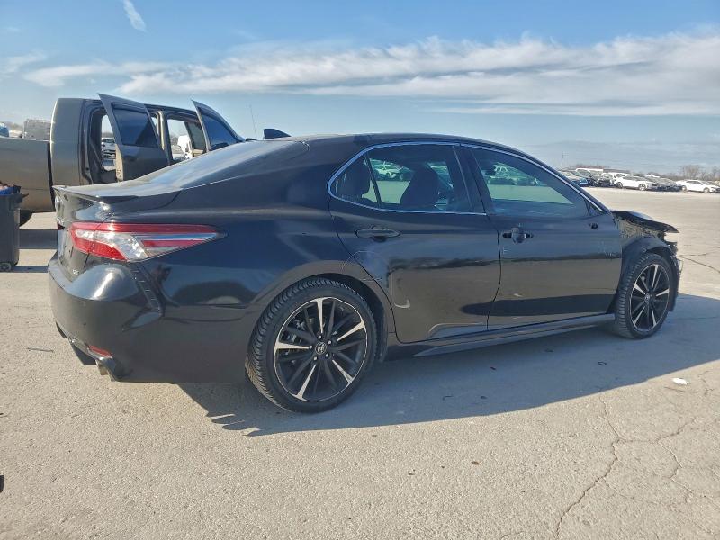 Фото 3 - TOYOTA CAMRY