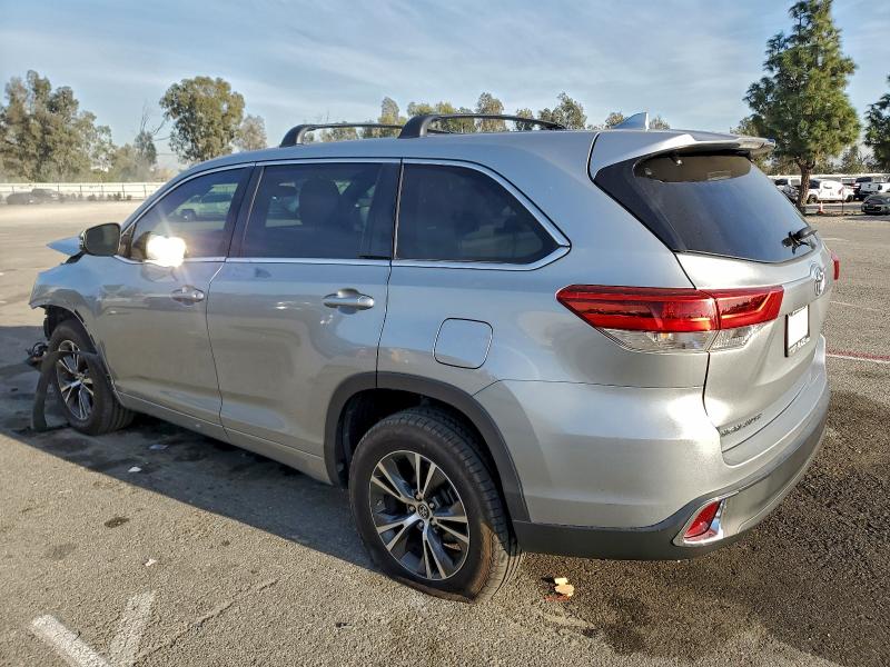 Фото 2 - TOYOTA HIGHLANDER