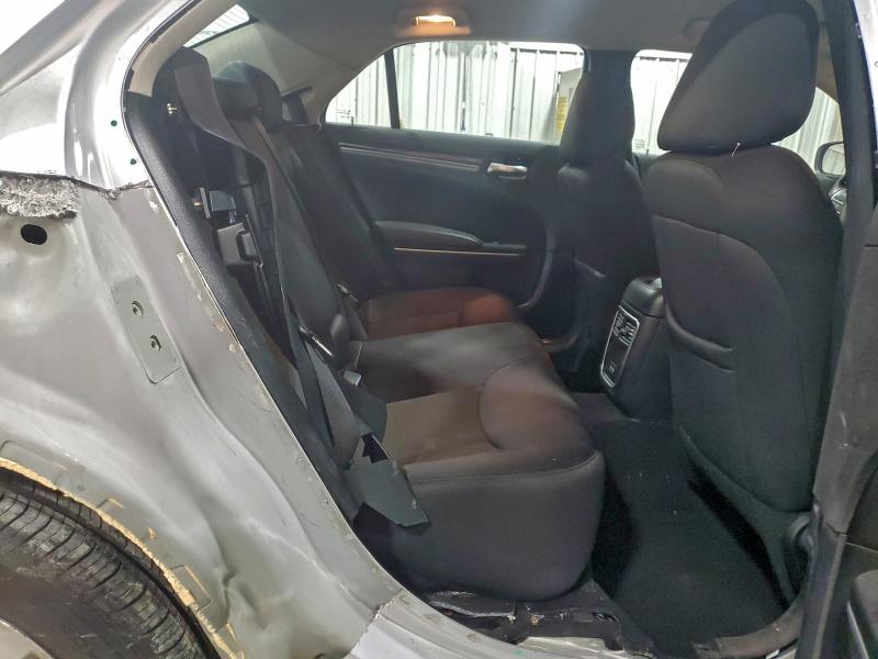 Фото 10 - CHRYSLER 300