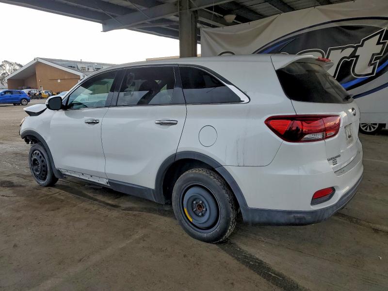 Фото 2 - KIA SORENTO