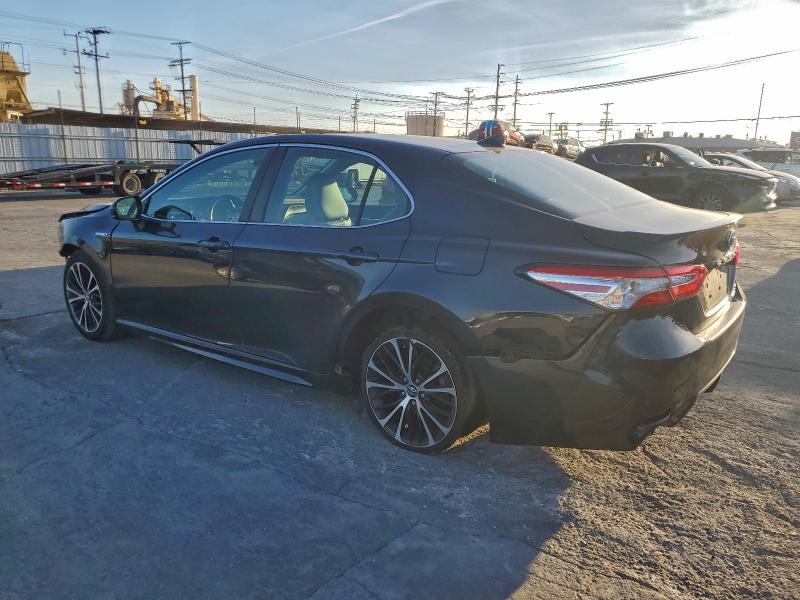 Фото 2 - TOYOTA CAMRY