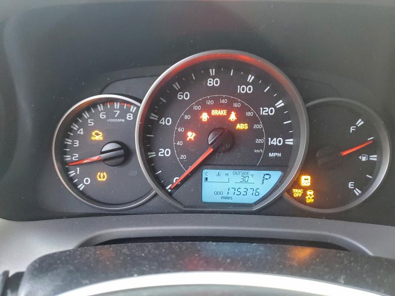 Фото 9 - TOYOTA RAV4