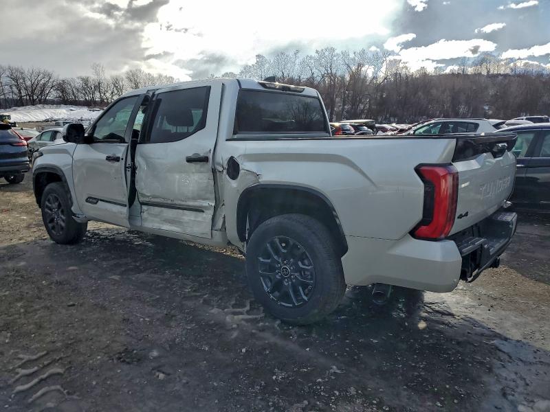 Фото 2 - TOYOTA TUNDRA