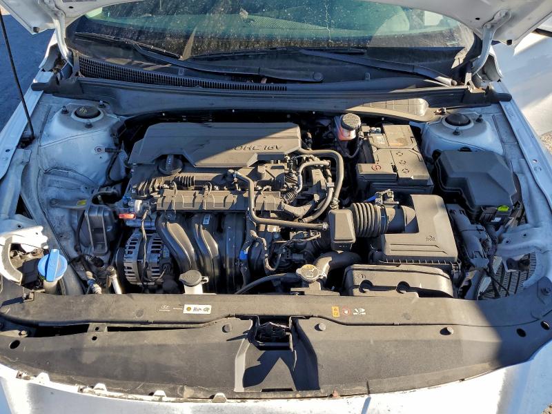 Фото 11 - HYUNDAI ELANTRA