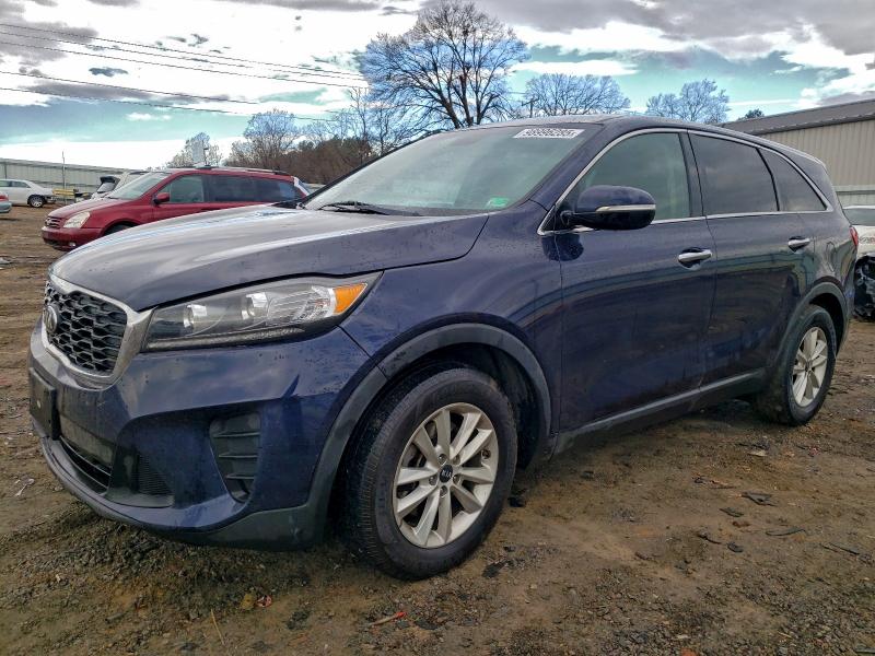 Фото 1 - KIA SORENTO
