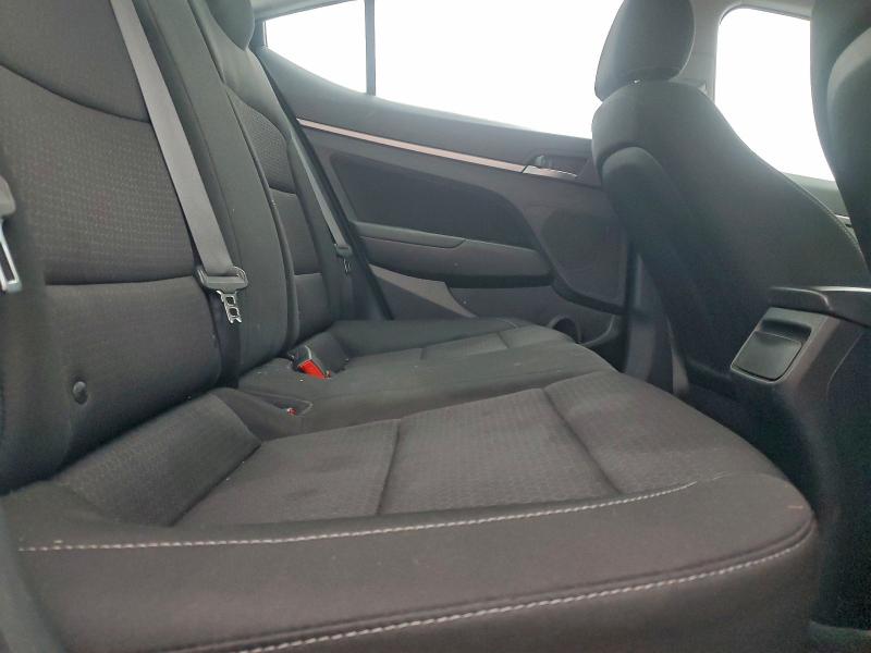 Фото 10 - HYUNDAI ELANTRA