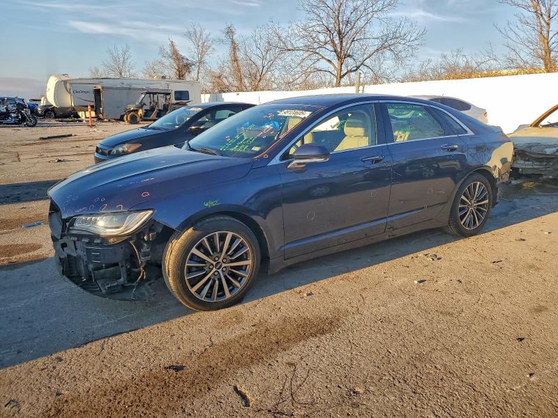 Фото 1 - LINCOLN MKZ