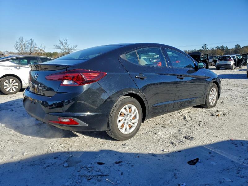 Фото 3 - HYUNDAI ELANTRA