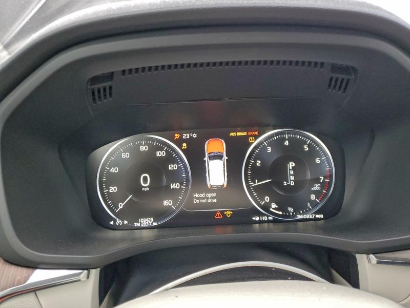 Фото 9 - VOLVO XC60