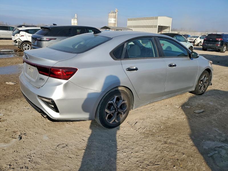 Фото 3 - KIA FORTE
