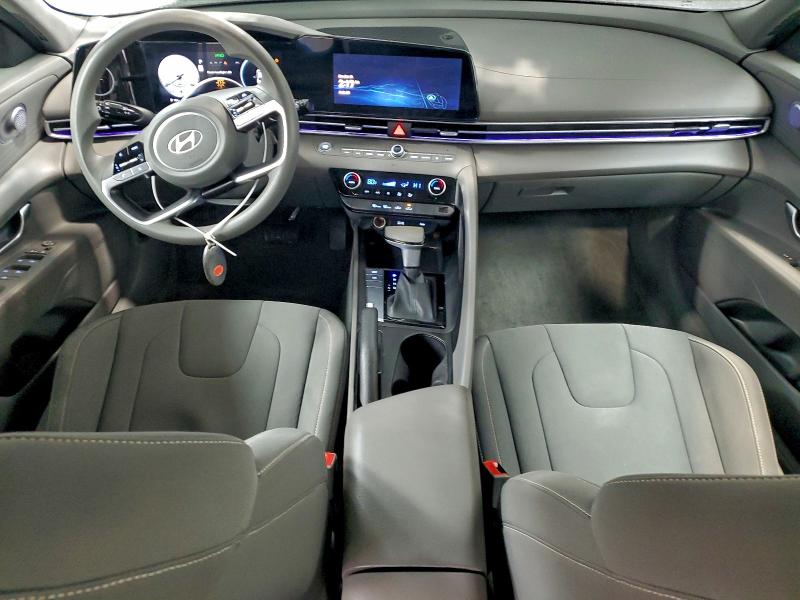 Фото 8 - HYUNDAI ELANTRA