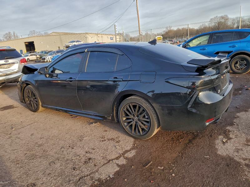 Фото 2 - TOYOTA CAMRY