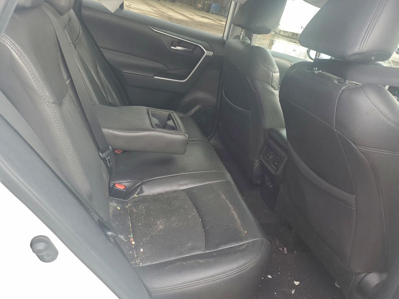 Фото 10 - TOYOTA RAV4