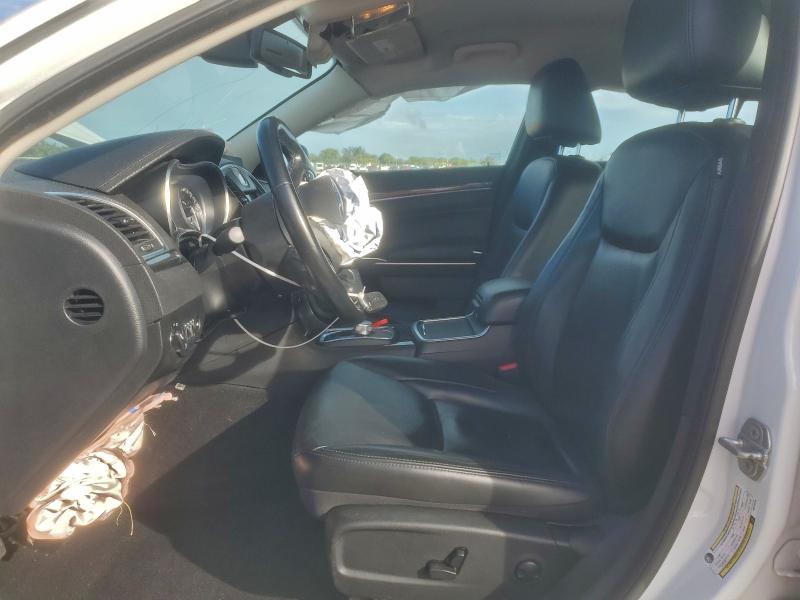 Фото 7 - CHRYSLER 300