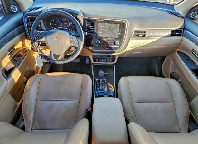 Фото 8 - MITSUBISHI OUTLANDER