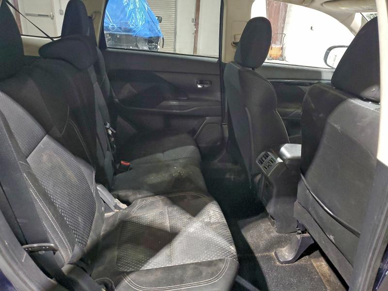 Фото 11 - MITSUBISHI OUTLANDER