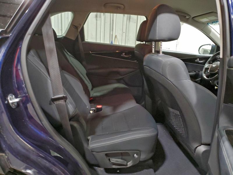 Фото 11 - KIA SORENTO