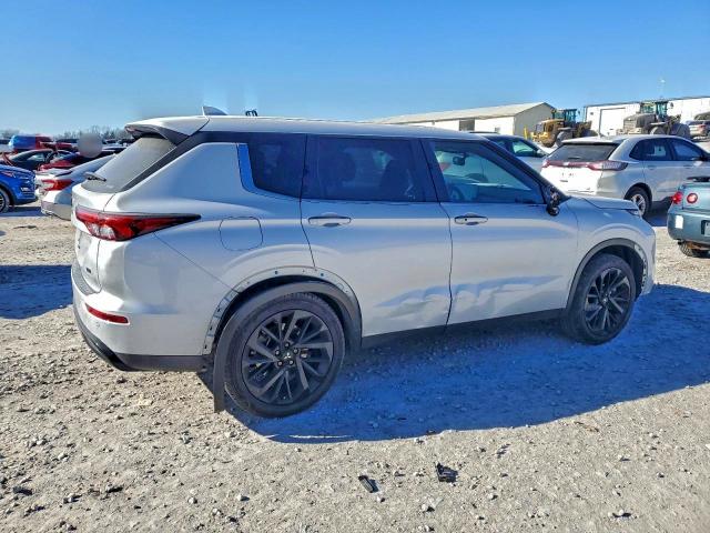 Фото 3 - MITSUBISHI OUTLANDER