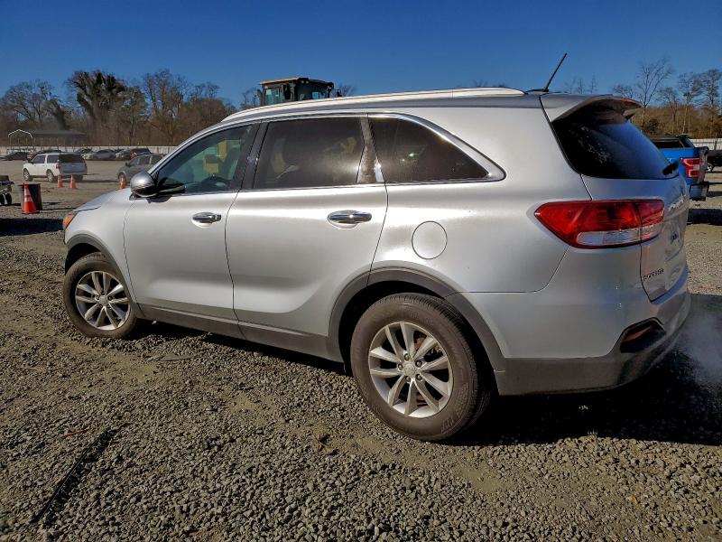 Фото 2 - KIA SORENTO