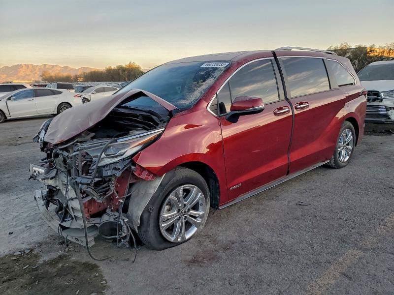 Фото 1 - TOYOTA SIENNA