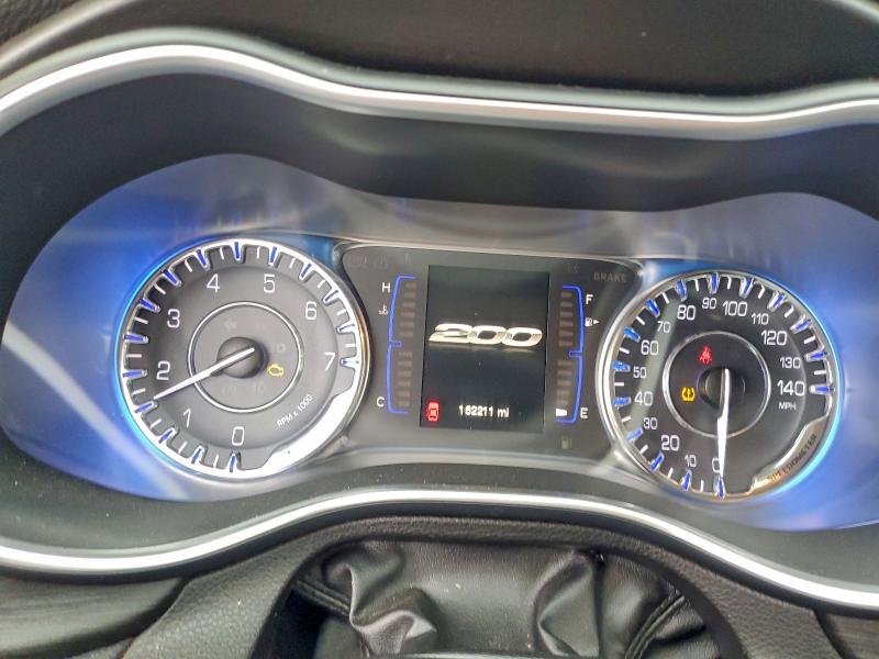 Фото 9 - CHRYSLER 200