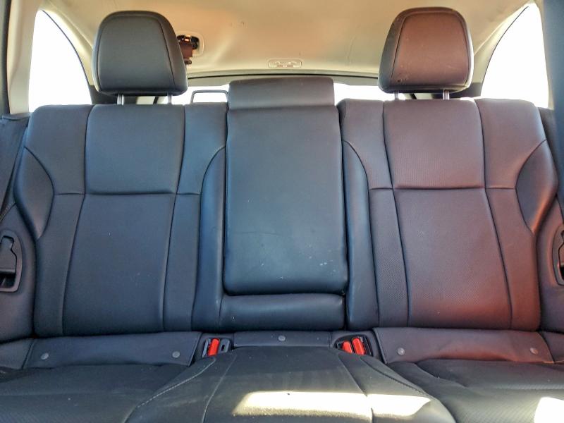 Фото 10 - SUBARU OUTBACK