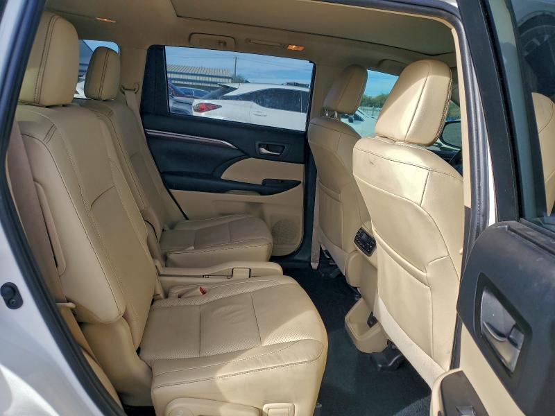 Фото 11 - TOYOTA HIGHLANDER