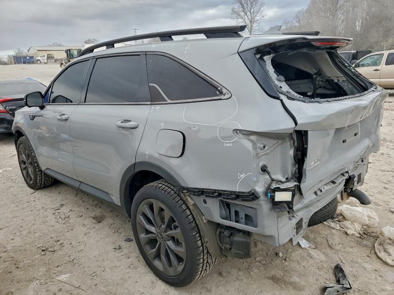 Фото 2 - KIA SORENTO