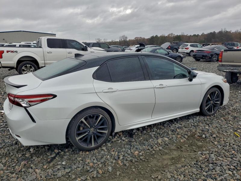 Фото 3 - TOYOTA CAMRY