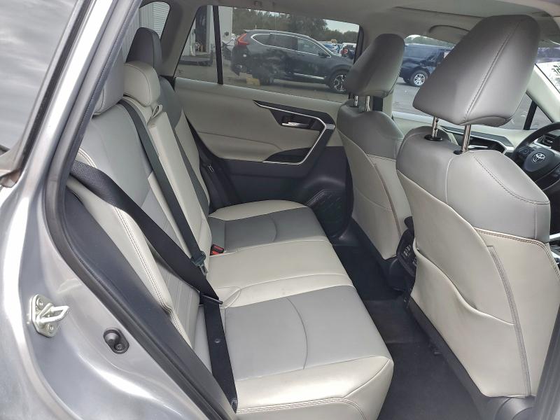 Фото 11 - TOYOTA RAV4