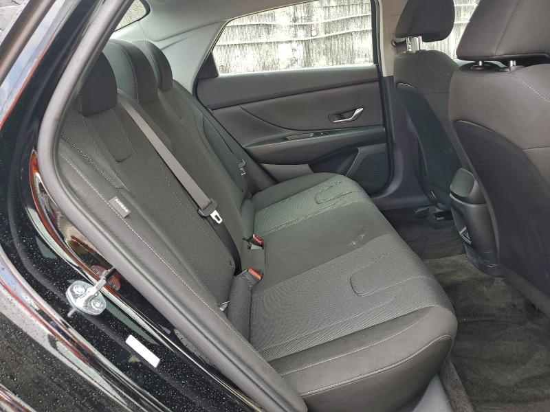 Фото 10 - HYUNDAI ELANTRA