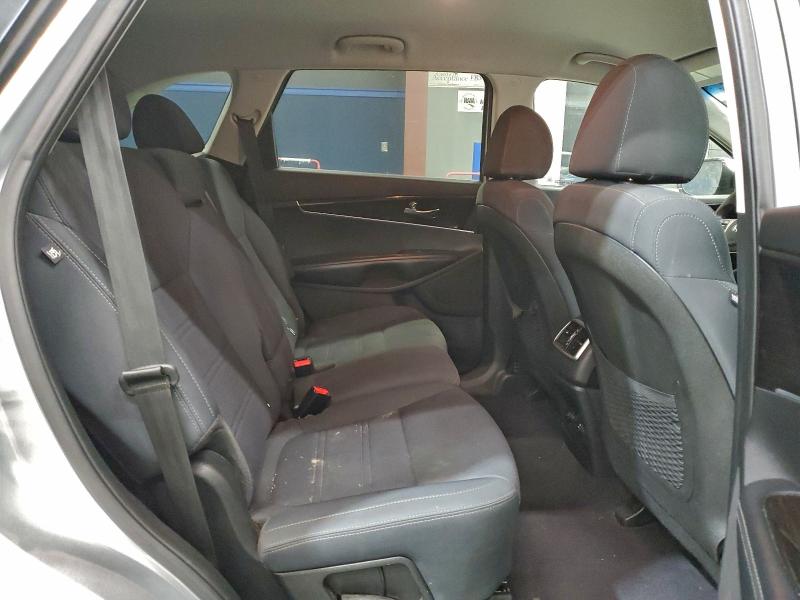 Фото 11 - KIA SORENTO