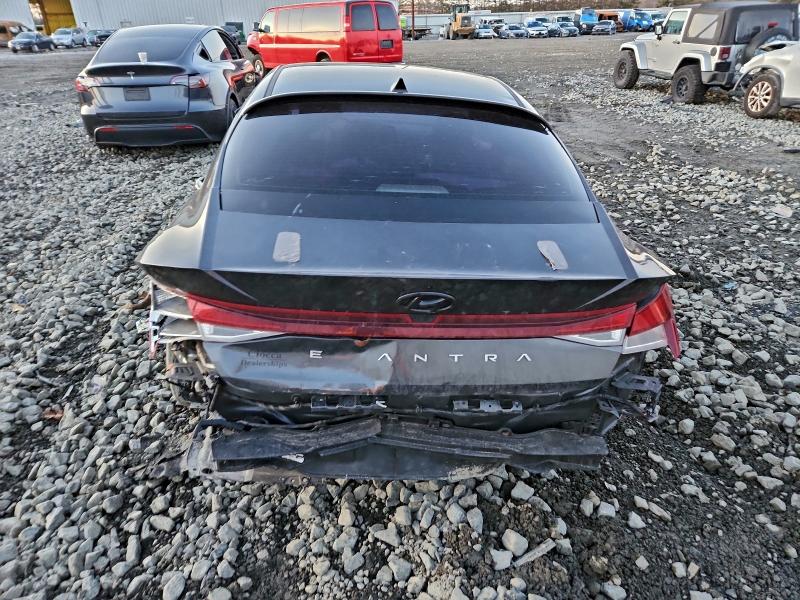 Фото 6 - HYUNDAI ELANTRA