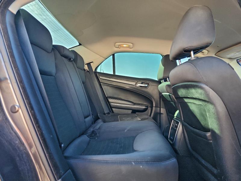 Фото 10 - CHRYSLER 300