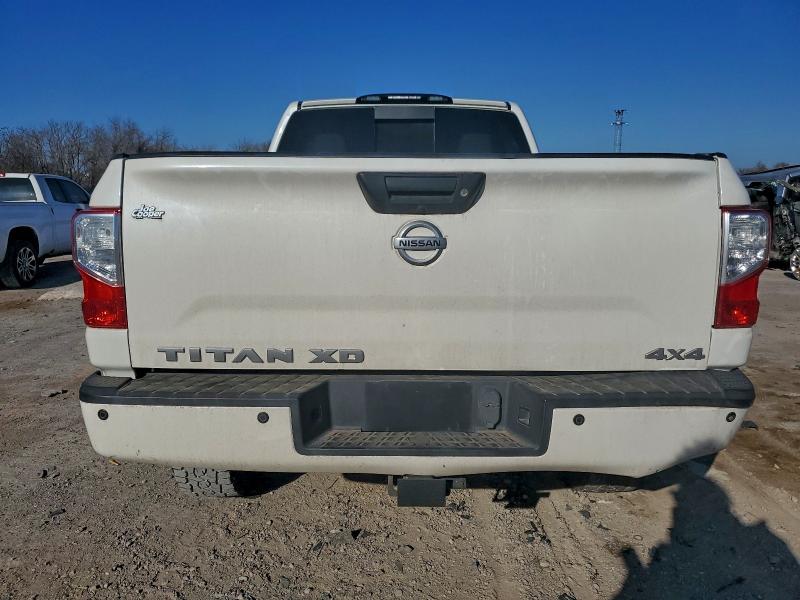 Фото 6 - NISSAN TITAN
