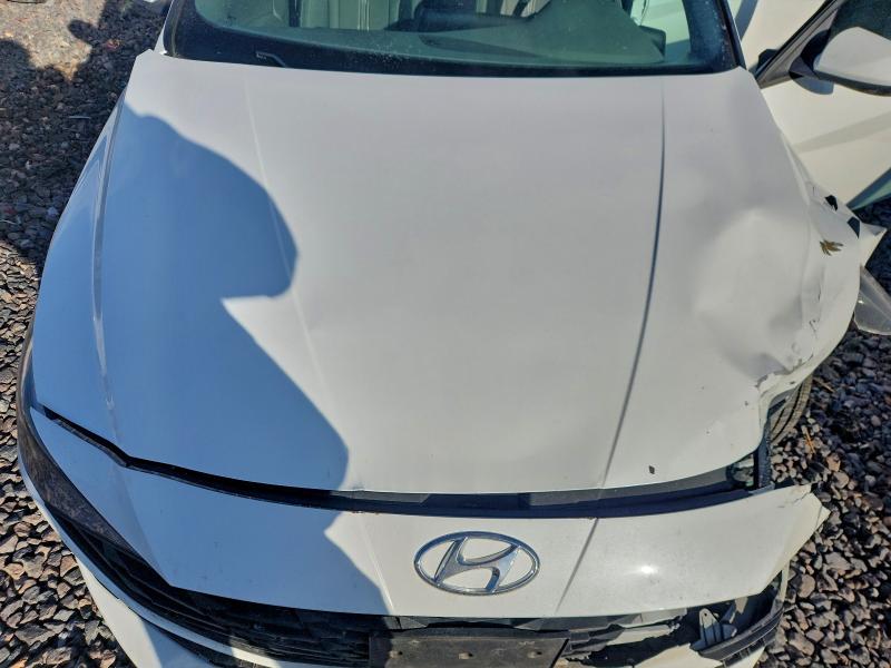 Фото 11 - HYUNDAI ELANTRA