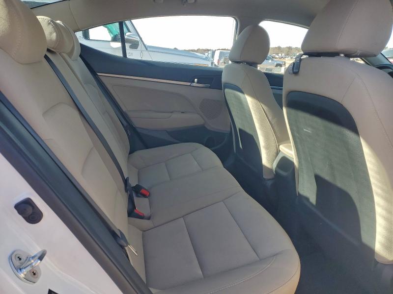 Фото 10 - HYUNDAI ELANTRA