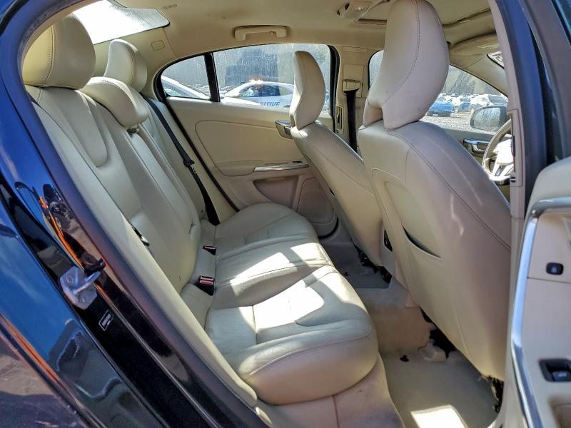 Фото 10 - VOLVO S60