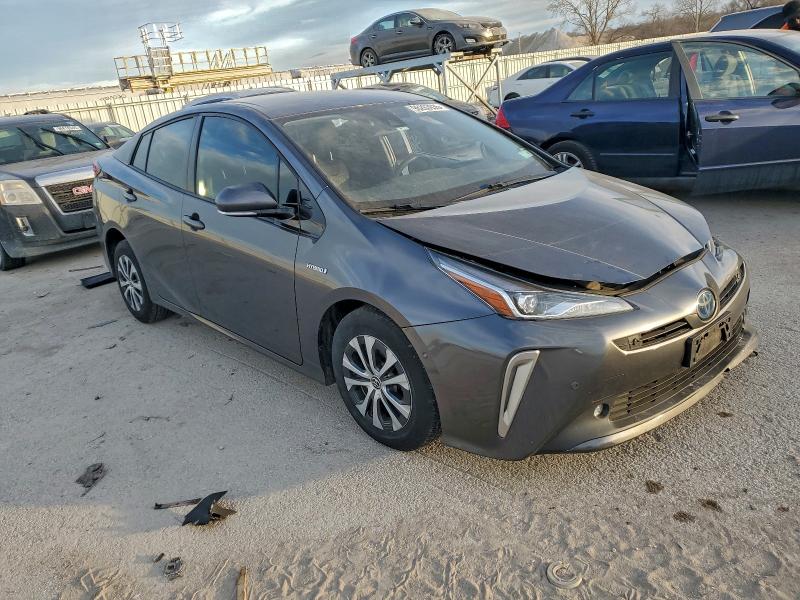 Фото 4 - TOYOTA PRIUS